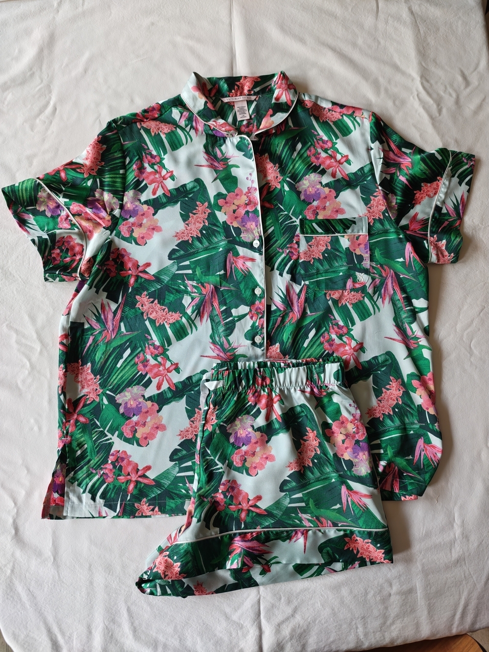 Victoria Secret Satin Floral Pajama Set in Mint & Green Size L